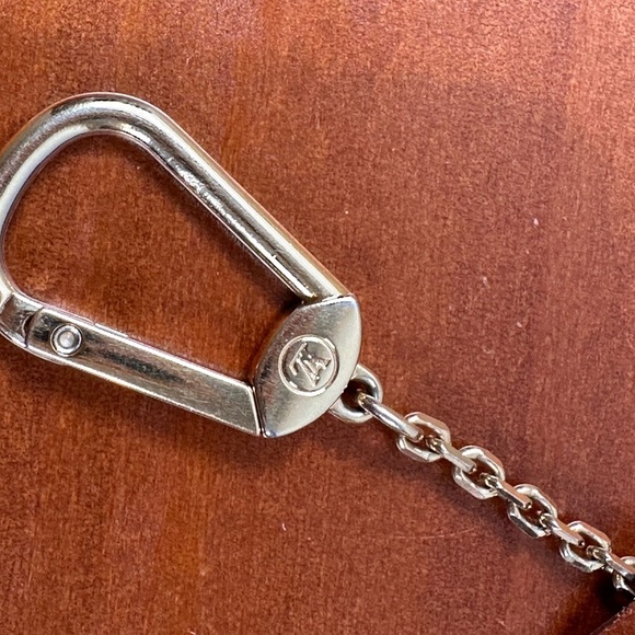 Auth Louis Vuitton Monogram Charms
Patent Leather Card/Coin Holder - Picture 9 of 11